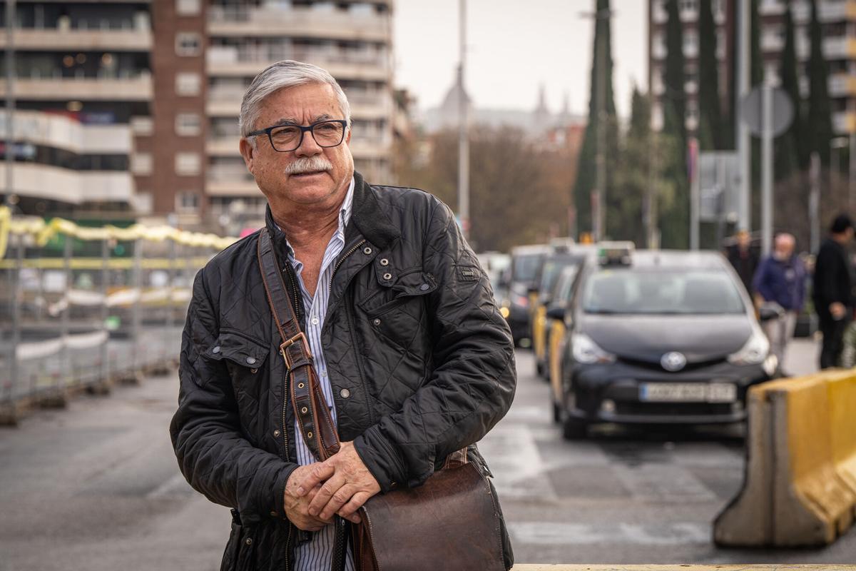 Barcelona 16/12/2025 Barcelona. Implícame sobre el conflicto del taxi en la estación de Sants. Qué piensa la gente: si utiliza más el taxi que Uber, qué opina de que los VTC puedan desaparecer…PERSONA: Santiago Massip. AUTOR: MANU MITRU