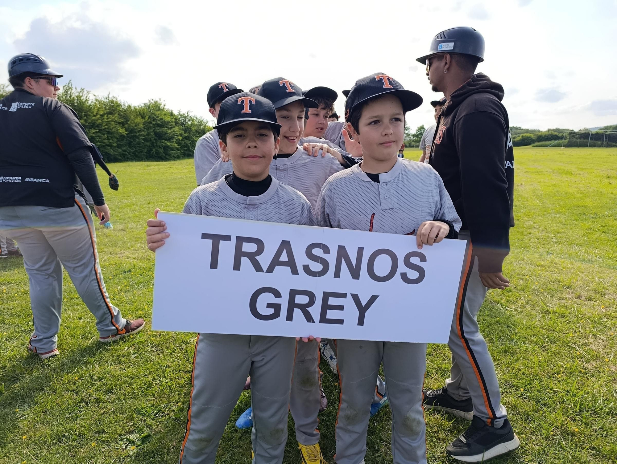 El campeonato Europeo de la Pony League de Béisbol batea en Llanera