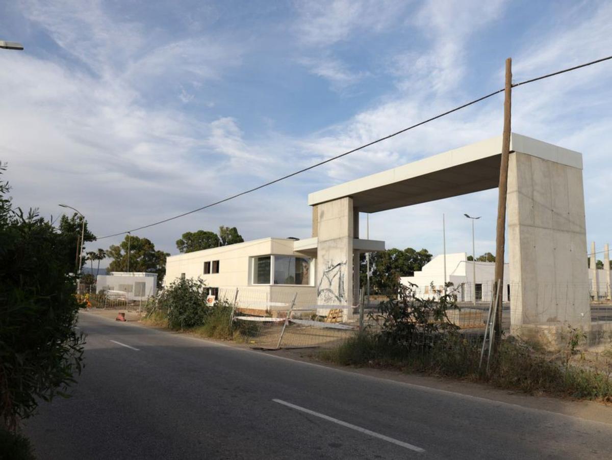 Estado de las obras de la ciudad deportiva del Málaga CF en la zona del Arraijanal. | ÁLEX ZEA