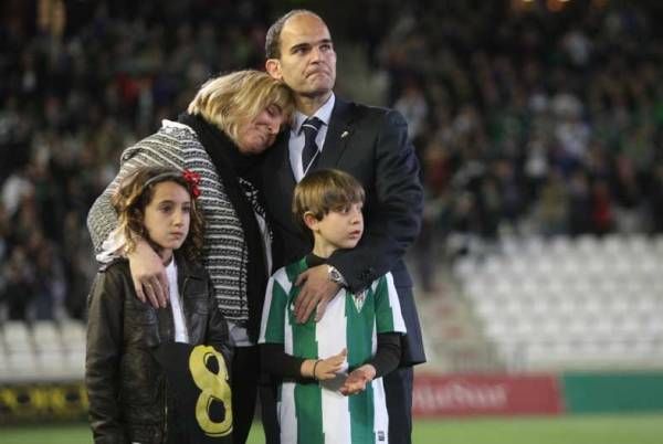 El Córdoba homenajea a Juanín con una goleada