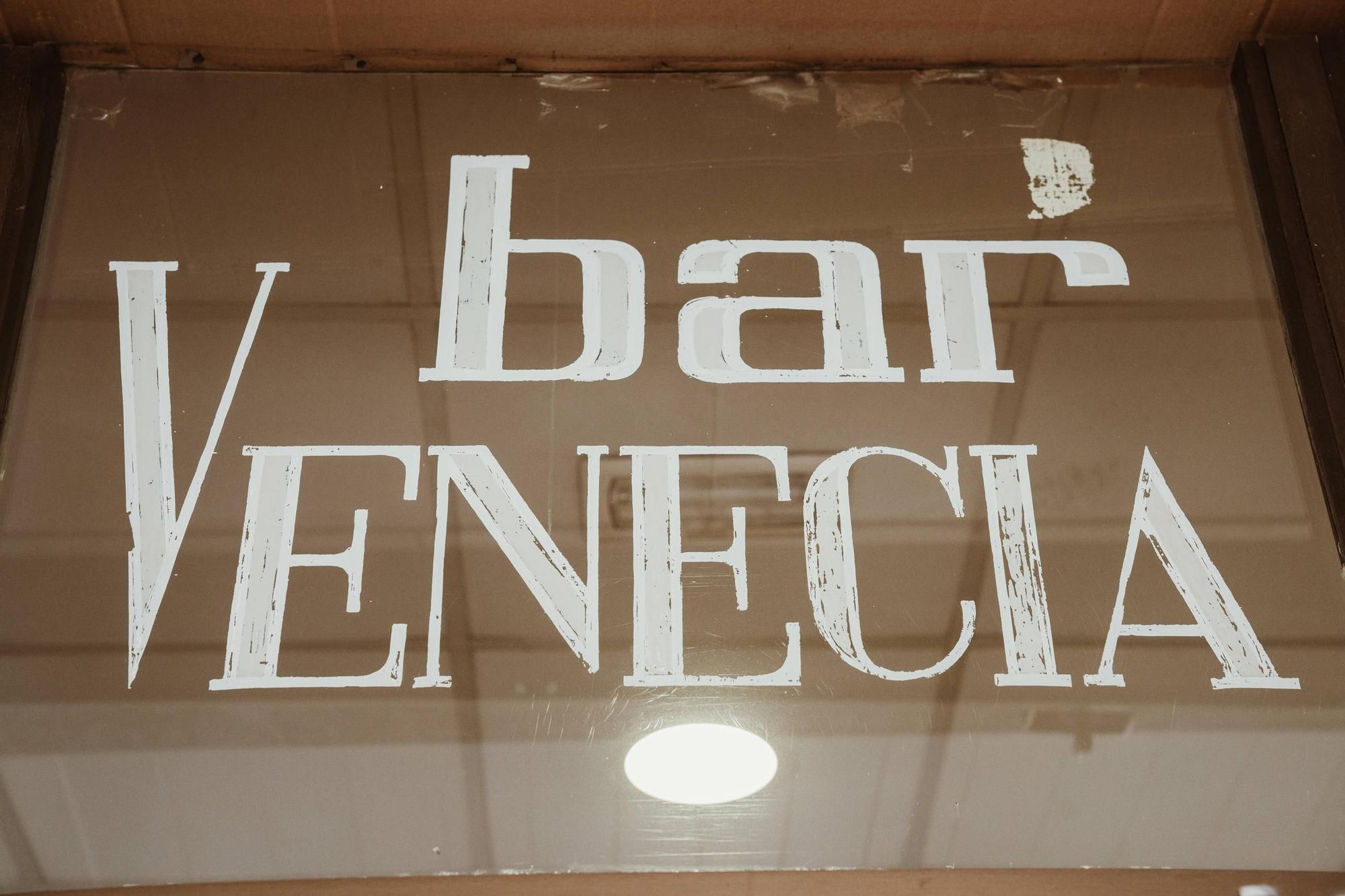 Bares normales de Palma | Un paseo por el bar Venecia