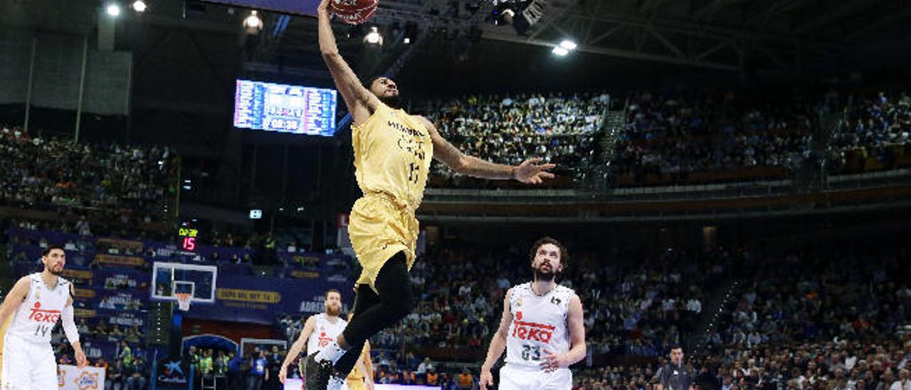 Seeley encara el aro en la final de la Copa del Rey ante el Real Madrid.