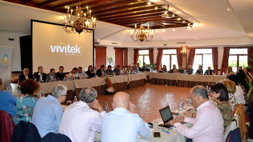 Reunión de la Consejería de Educación ayer con el Consejo Escolar de Canarias.