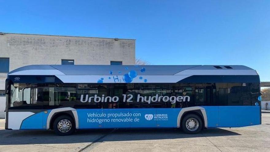 Aucorsa probó en diciembre un autobús propulsado por hidrógeno como el que ahora quiere adquirir.