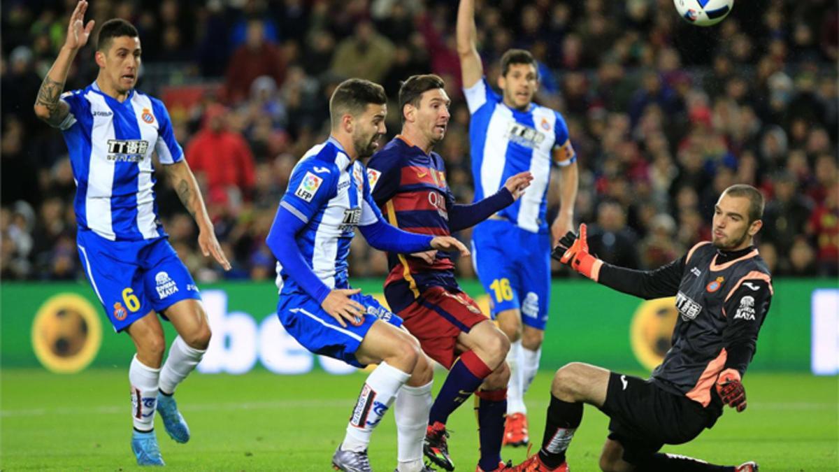 Pau López, en un derbi contra el Barcelona