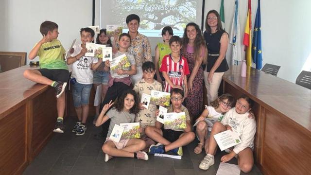 El alumnado presentó su trabajo a la alcaldesa, Ánxela Fernández. | D.P.