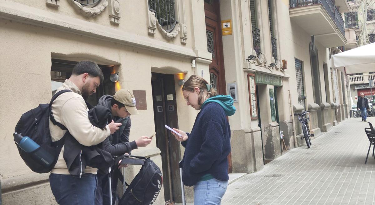 Cinc municipis de BCN s’afegeixen al veto als pisos turístics el 2028