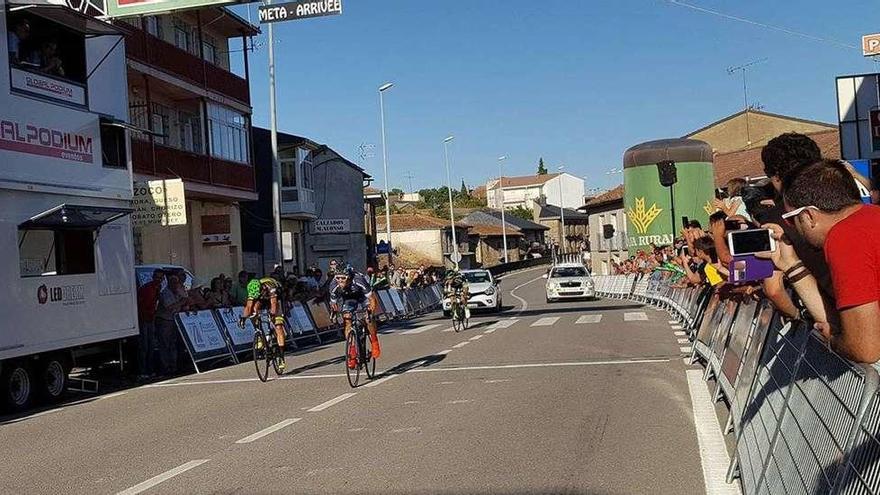 Pedro Gregori se impuso en la meta por un escaso margen a Bernat Font.