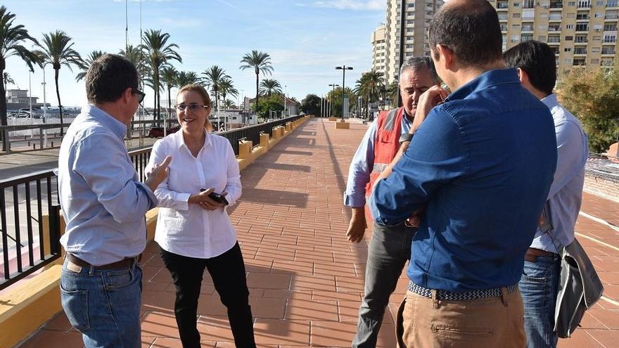 Fuengirola culmina la reforma de la cubierta de los locales del puerto deportivo