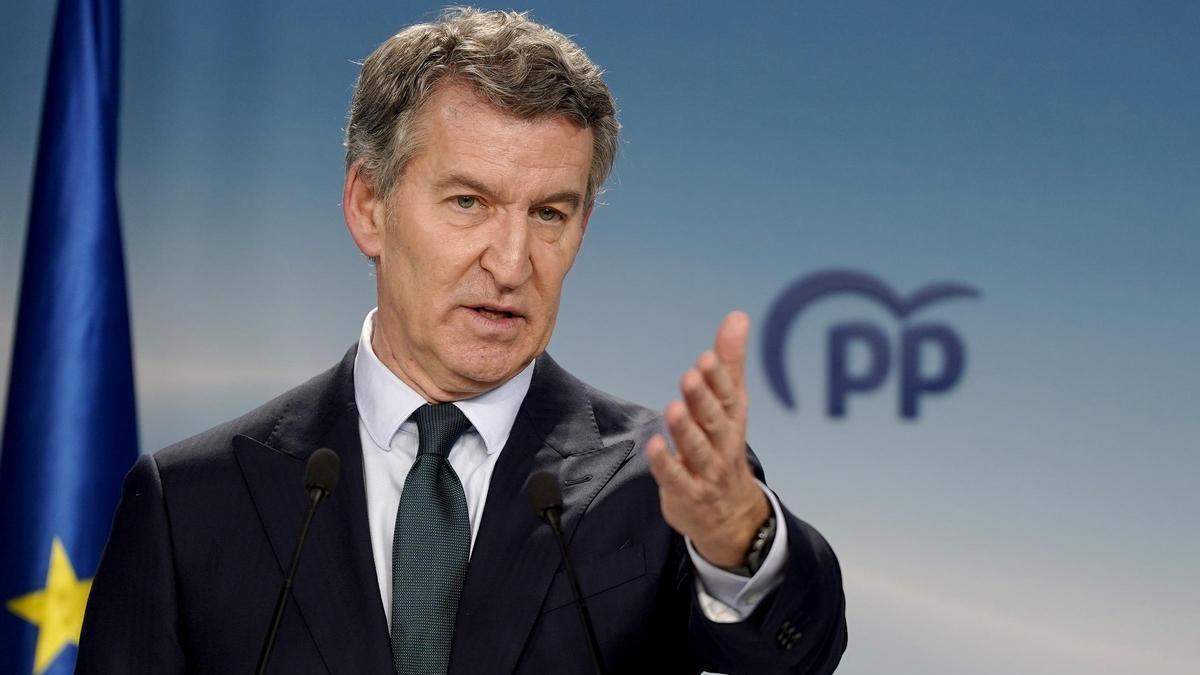 Alberto Núñez Feijóo, durante la rueda de prensa que ha ofrecido en la sede del Partido Popular.