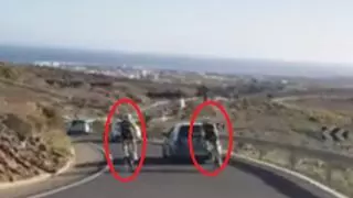 Conducción temeraria: dos ciclistas se juegan la vida en Gran Canaria