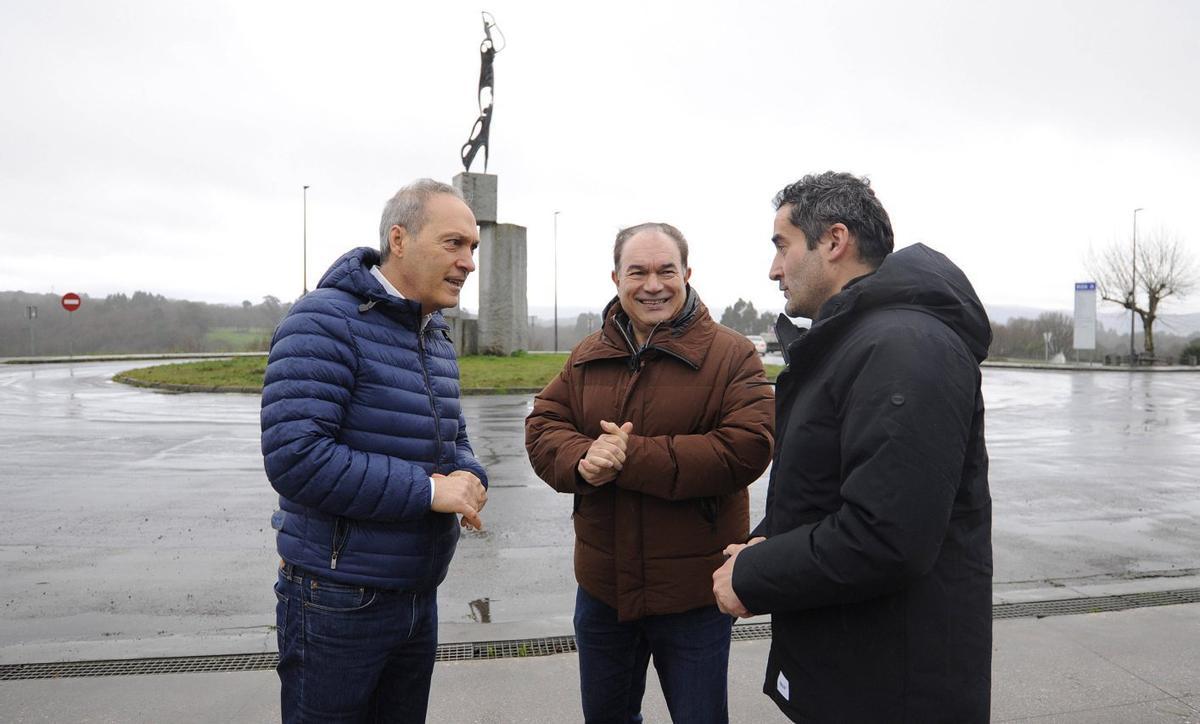 Agustín Reguera, junto a José Crespo y Pablo Areán, en el polígono Lalín 2000. | BERNABÉ/JAVIER LALÍN