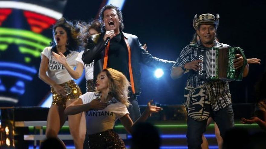 Juan Gabriel y Carlos Vives triunfan en los Grammy Latinos