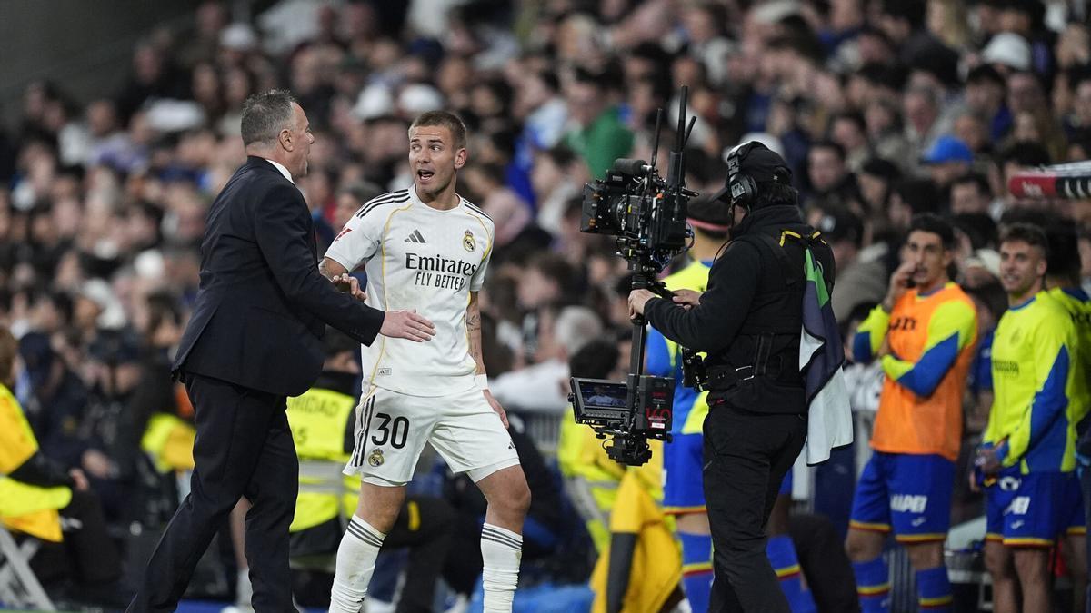 Franco Mastantuono se marcha expulsado en el partido entre el Real Madrid y el Getafe