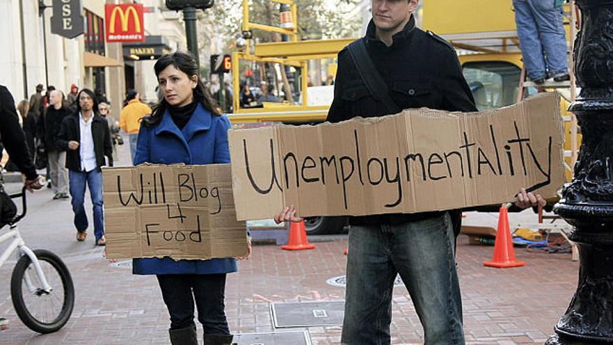Paro. Dos jóvenes en California denuncian su condición de desempleados.