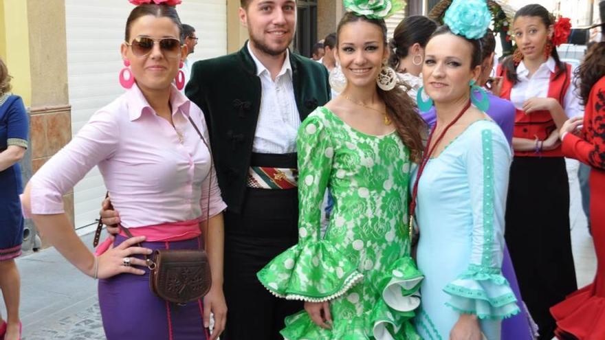 Los jóvenes de Cieza celebran la romería rociera.