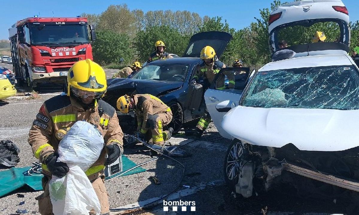 Siete heridos, uno menor, en un choque frontal en la N-II a la altura de Sidamon