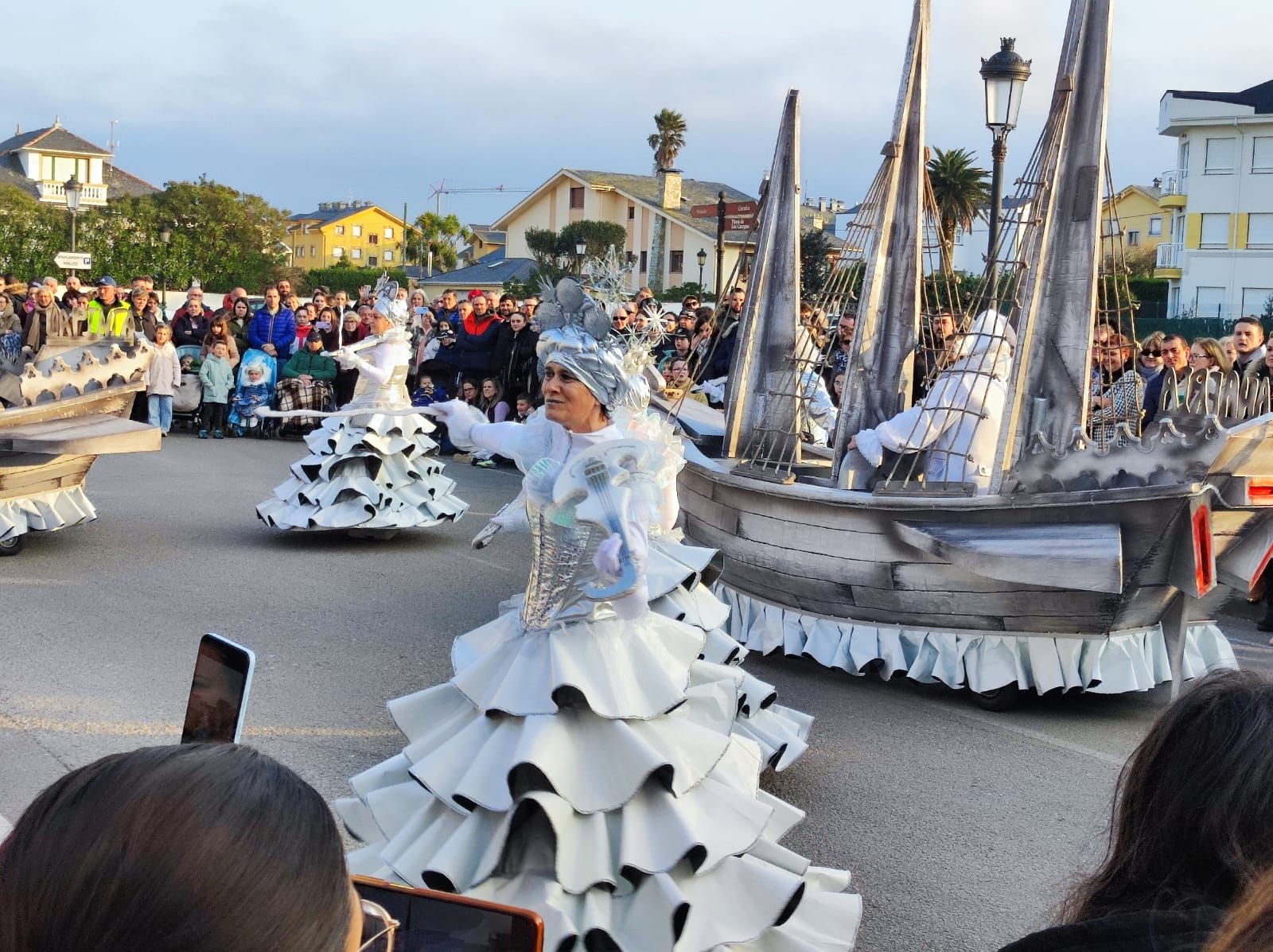 Un Carnaval muy vistoso y de alto nivel: Así fue este domingo el desfile en Tapia de Casariego