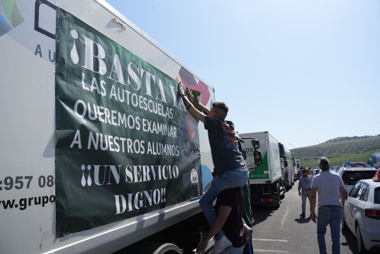 Las autoescuelas de Córdoba se manifiestan para exigir más examinadores