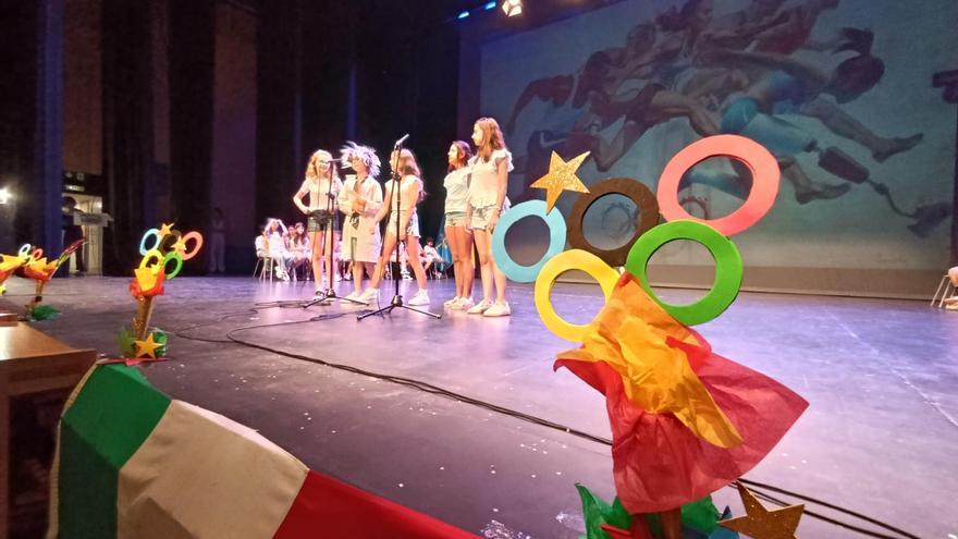 EN IMÁGENES: El colegio Hermanos Arregui celebra una graduación olímpica