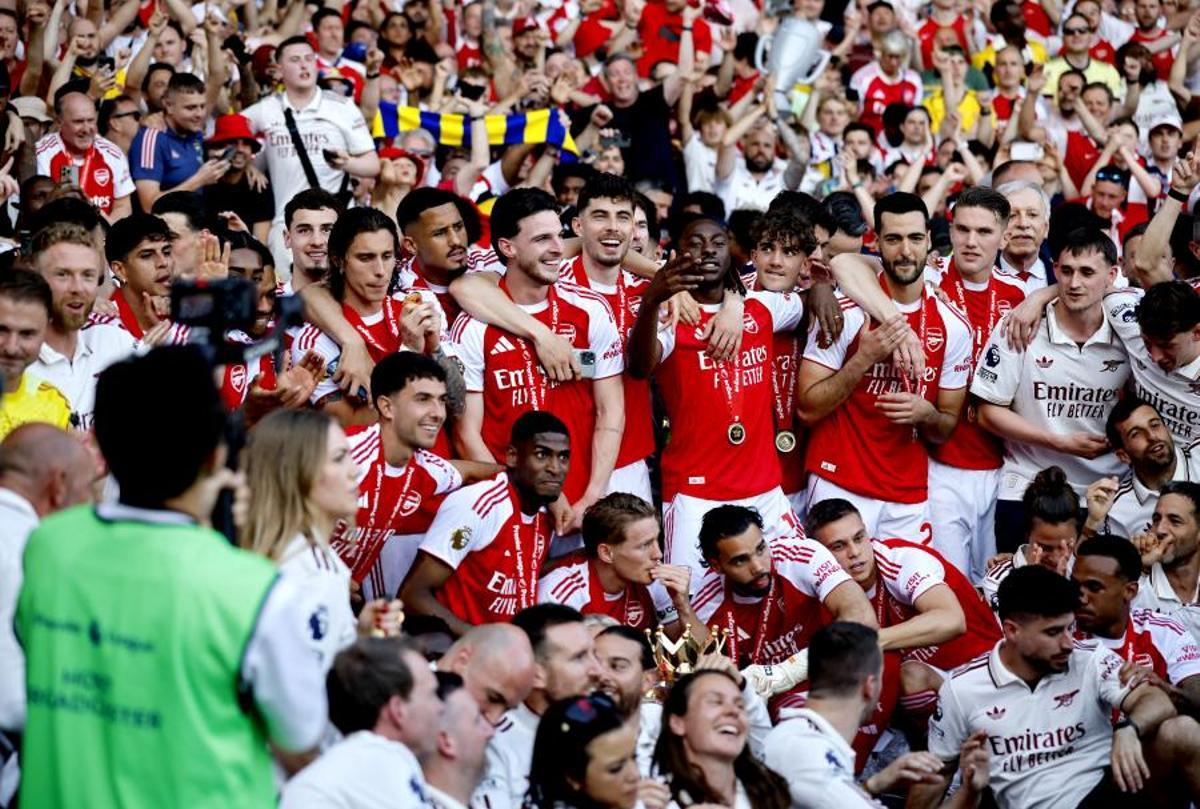 El Arsenal celebra su primer título de Premier League desde la temporada 2003-04