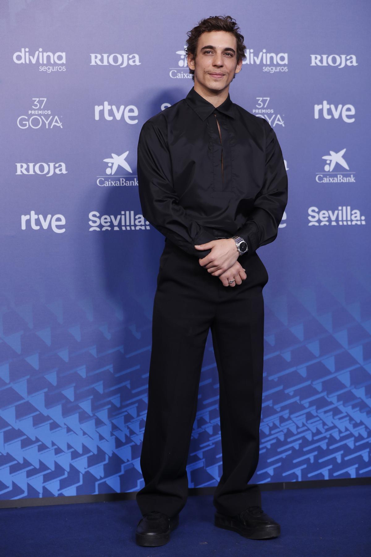 SEVILLA 11/02/2023.- El actor Miguel Herrán a su llegada a la XXXVII edición de los Premios Goya que se celebra este sábado en el Palacio de Congresos y Exposiciones FIBES de Sevilla. EFE/Jorge Zapata