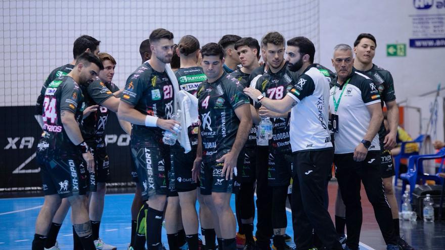 El Ángel Ximénez tendrá que ganar y esperar para evitar el descenso en la última jornada de la Asobal
