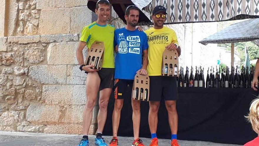 Podio masculino en la carrera de Mancor de la Vall.