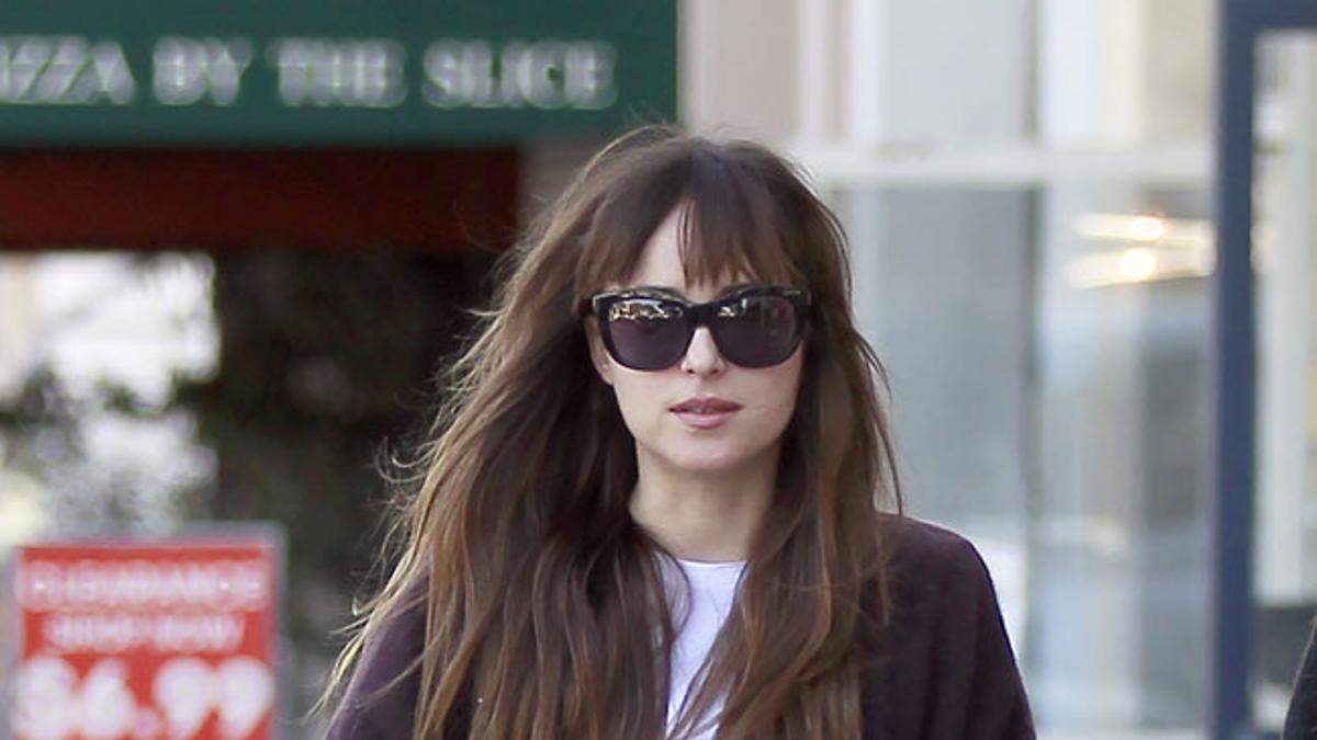 Dakota Johnson con 'leggins' por las calles de Los Ángeles