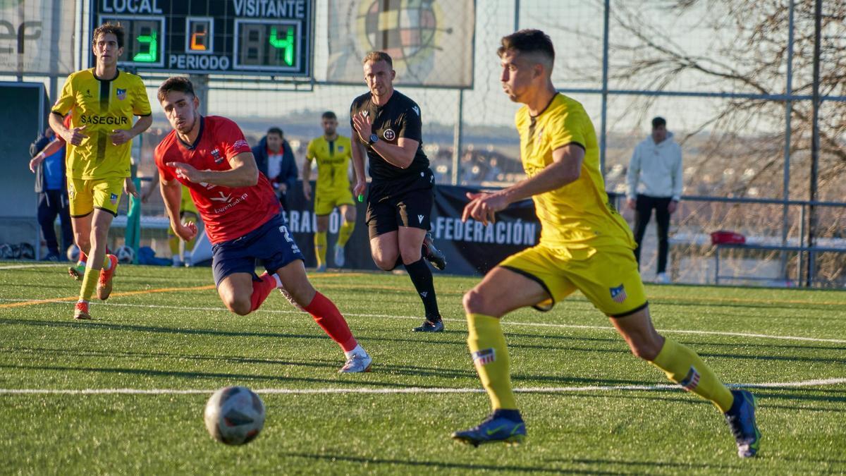 Una de las acciones finales del partido en Pinilla.