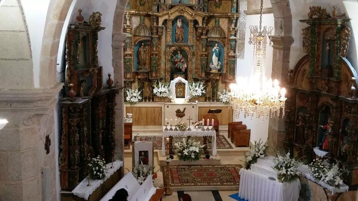 Roban cálices, copones y una jarra de plata en la iglesia de San Mamede de Priegue