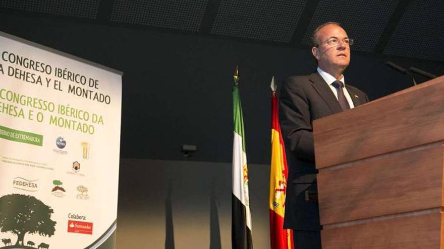 Monago destaca la importancia de incorporar la innovación a la dehesa extremeña