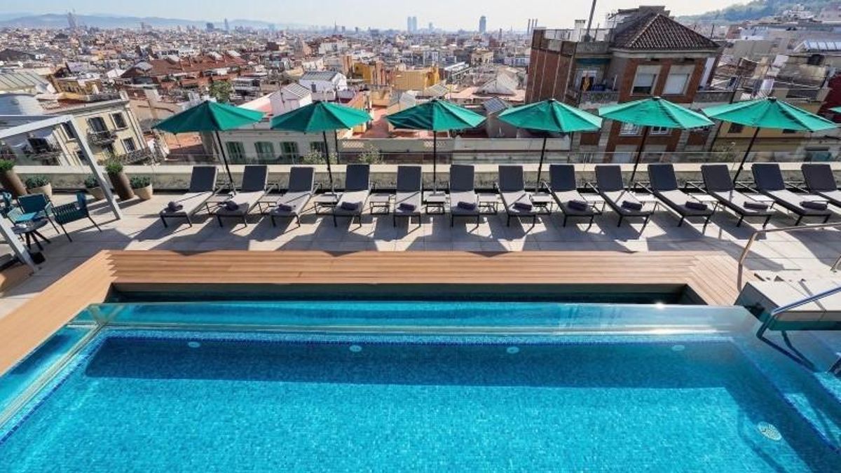 173 Rooftop Terrace y su piscina.