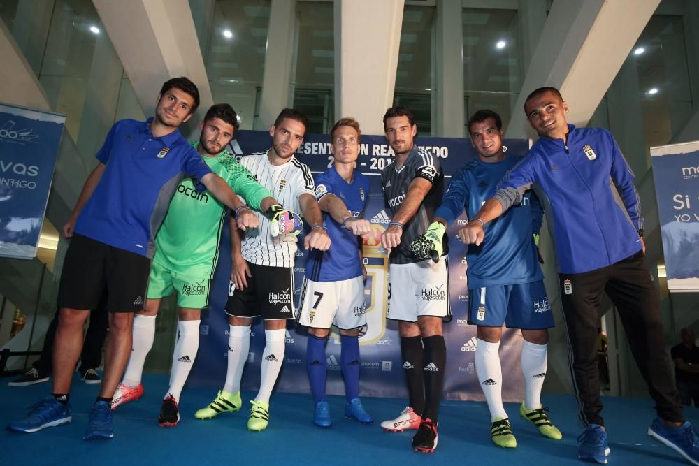 Presentación de la nueva equipación del Real Oviedo