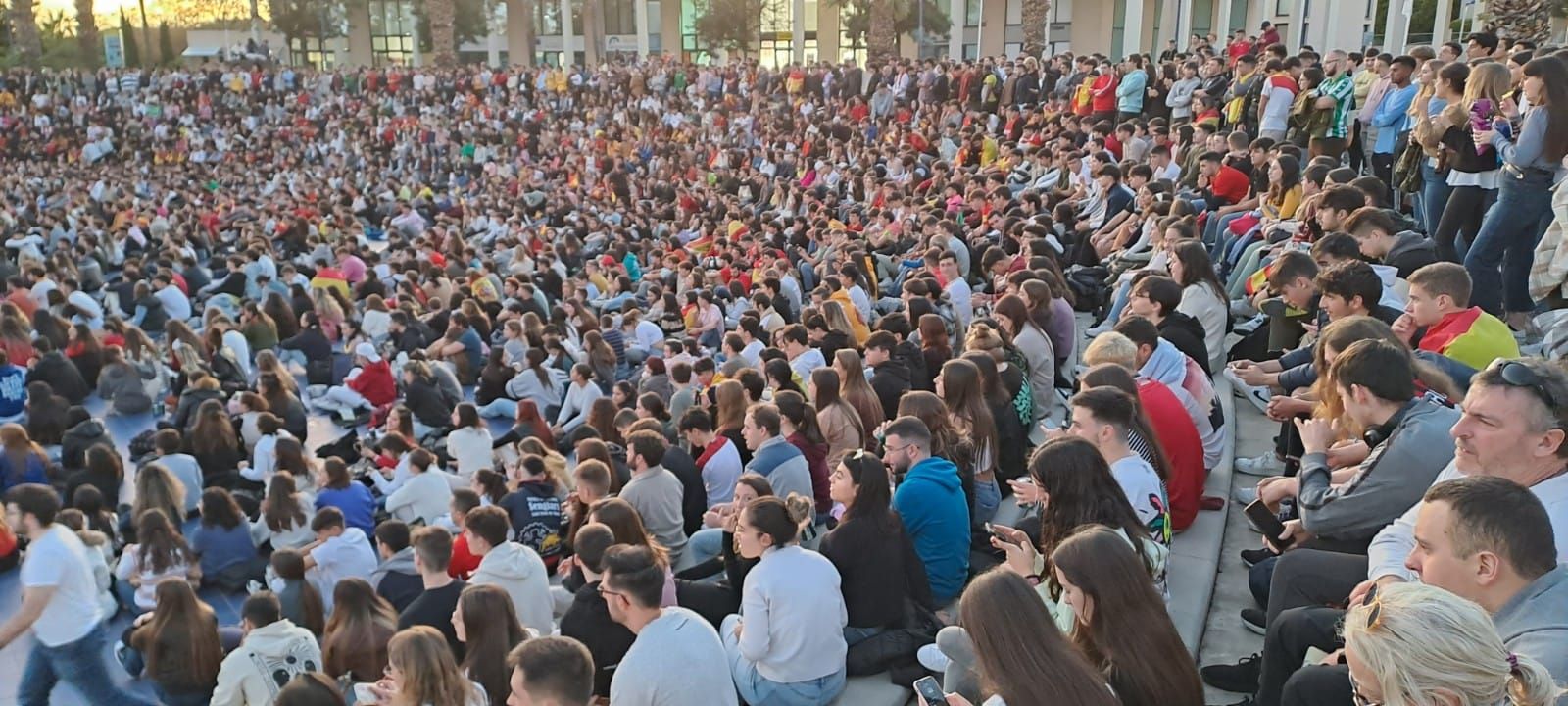Galería: Más de mil aficionados se congregan para celebrar la goleada de España en la UJI