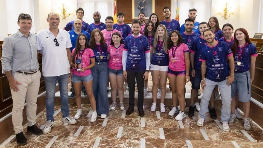 El Club Voleibol Gandia, &quot;orgullo y ejemplo&quot; para la ciudad