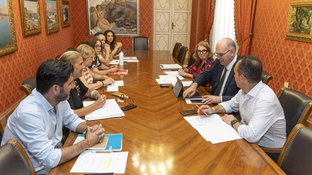 La comisión de Les Naus en el Ayuntamiento de Alicante se queda sin las cinco funcionarias de Plusvalías citadas