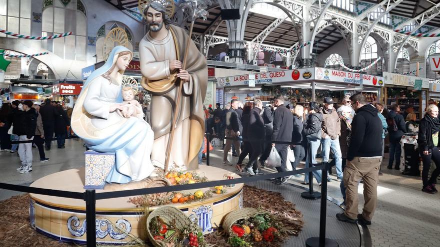 Compras multitudinarias al sol y hasta última hora en la Nochebuena de València