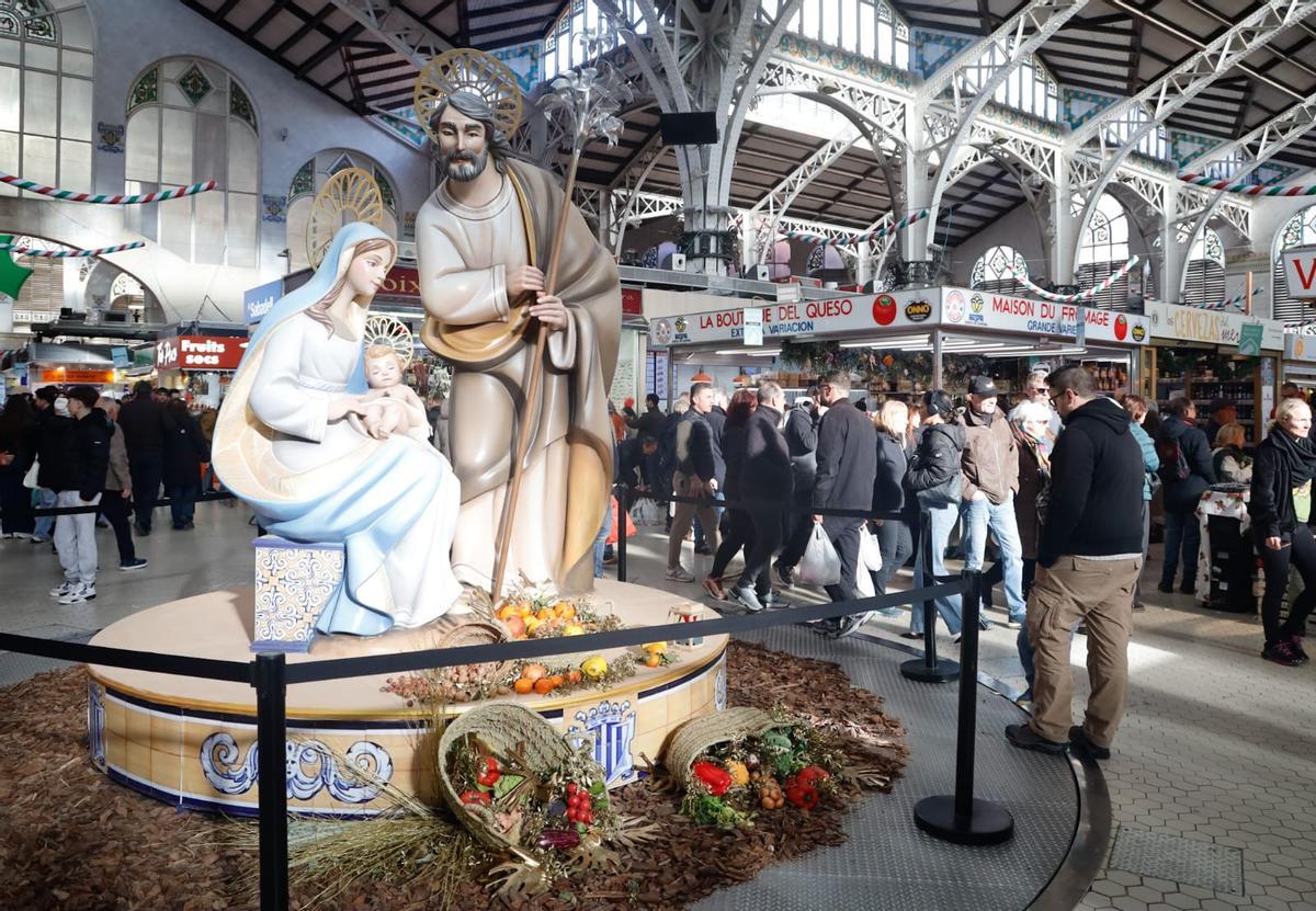 València se prepara para la Nochebuena: el Mercado Central, lleno