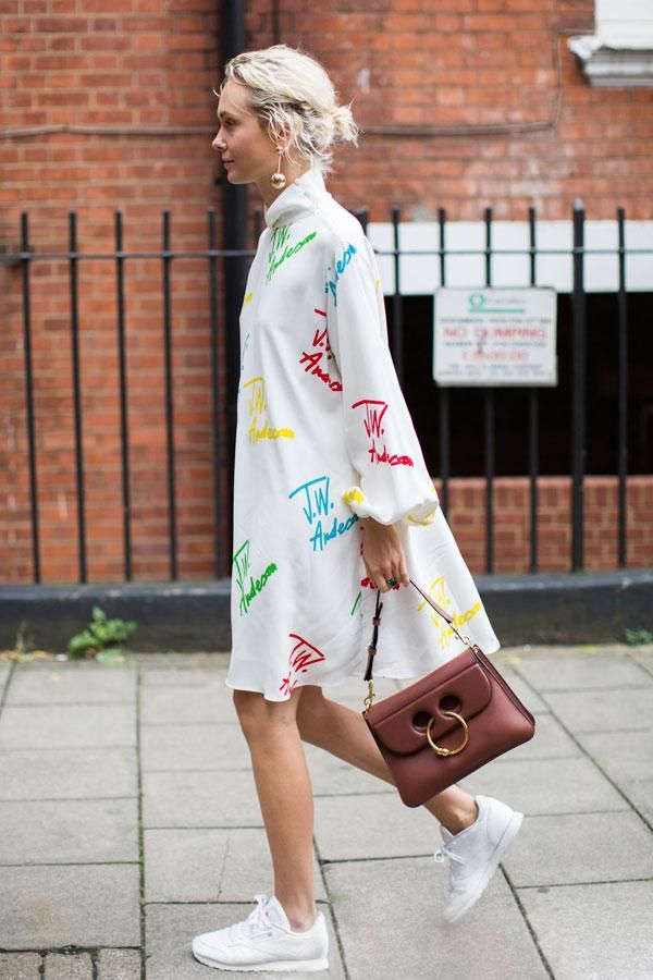 Vestido con logos