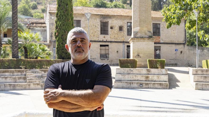 Así es la  antigua fábrica que ha adquirido el pintor del ciclismo Miguel Soro  para su nuevo estudio de pintura en Xàtiva