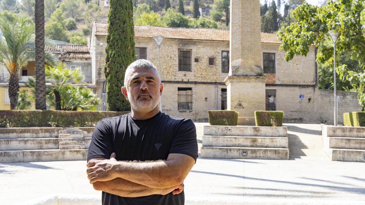 Así es la  antigua fábrica que ha adquirido el pintor del ciclismo Miguel Soro  para su nuevo estudio de pintura en Xàtiva