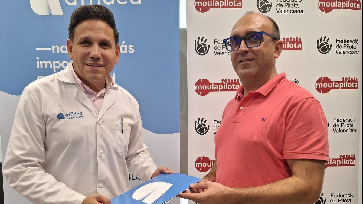 El Dr. Erick Echeverría, director mèdic d’Affidea Clínica Tecma i el president de la Federació, Vicent Molines.