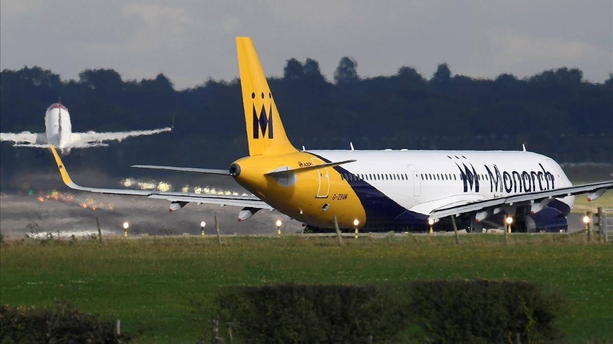 zentauroepp40383144 file photo   a monarch airlines passenger aircraft prepares 171002092422