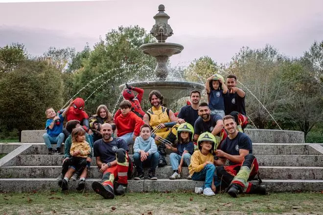 La «Afouteza» de los bomberos gallegos llega a hospitales y colegios para inspirar a los más pequeños