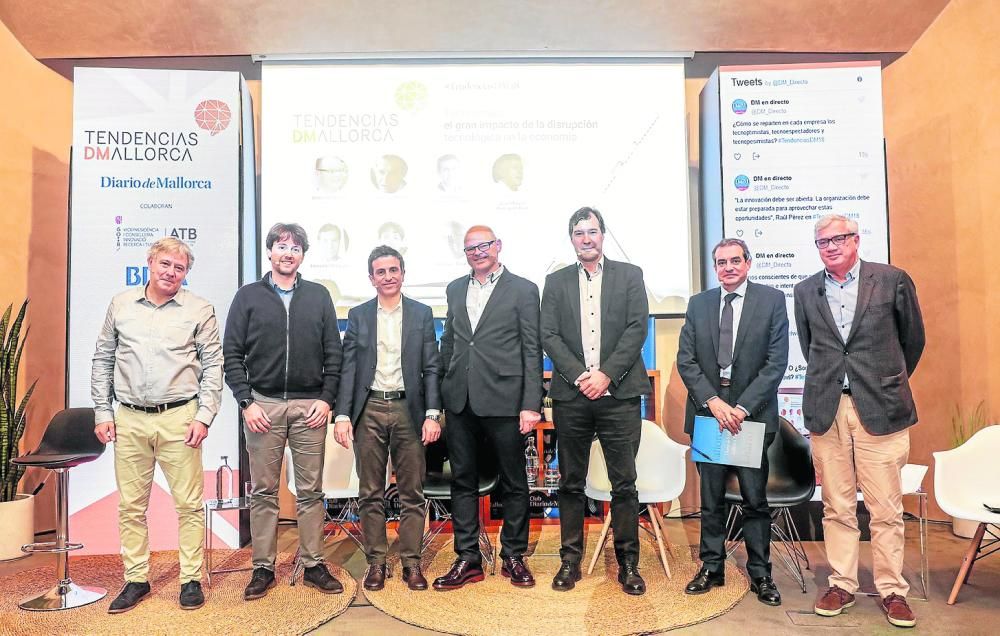 José Marcial Rodríguez Díaz (Ashotel), Carlos Alonso (Meteoclim), Raúl Pérez González (BBVA), Antoni Riera, director de la Fundación Impulsa, Fernando Marqués (Sanitas), Francisco Moreno (Lopesan) y José Luis Roses (Bodegas José Luis Ferrer).