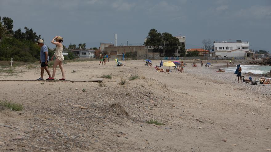 Piedras y desnivel en las playas al norte de Sagunt