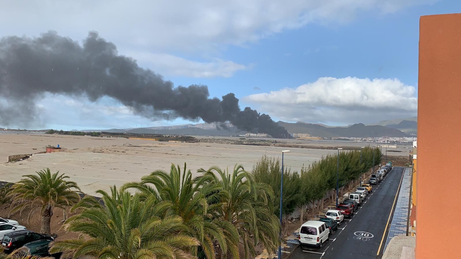 Incendio en una nave industrial en Ingenio