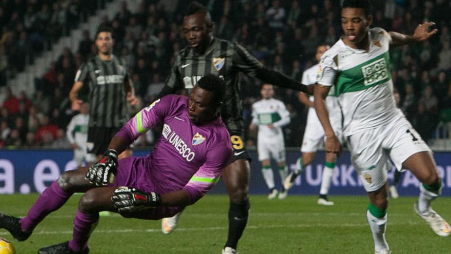 Un Elche-Málaga en el estadio Martínez Valero