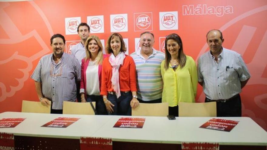 Jiménez, en el centro, con los delegados de las federaciones.